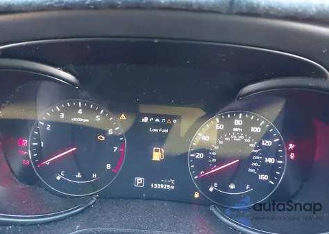 2016 Kia K900 Premium 3.8L z USA, uszkodzony, nr VIN KNALT4D32G6032100